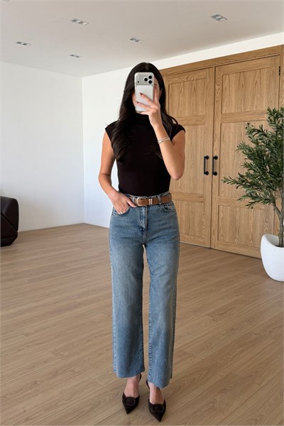 Desin Kesik Paça Straight Fit Kemerli Jean