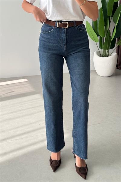 Desin Koyu Mavi Kesik Paça Straight Fit Kemerli Jean