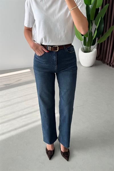Desin Koyu Mavi Kesik Paça Straight Fit Kemerli Jean