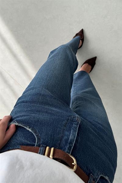 Desin Koyu Mavi Kesik Paça Straight Fit Kemerli Jean