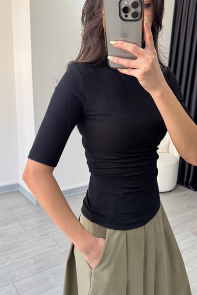 Dik Yaka Siyah Drapeli Bluz
