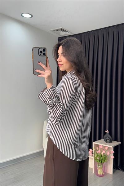 Kahve Çizgili Kol Bağlamalı Gömlek
