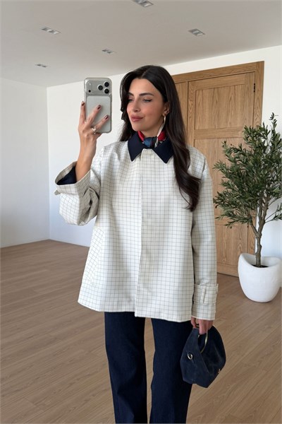 Linda Kareli Kontrast Yaka Trençkot