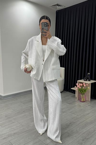 Premium Taş Detaylı Vatkalı Beyaz Blazer Ceket