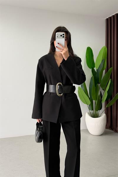 Ripa Siyah Kemerli Yakasız Blazer
