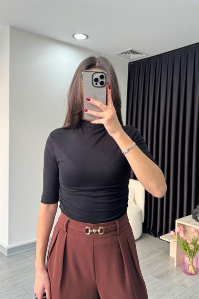 Siyah Drapeli Kısa Kollu Body