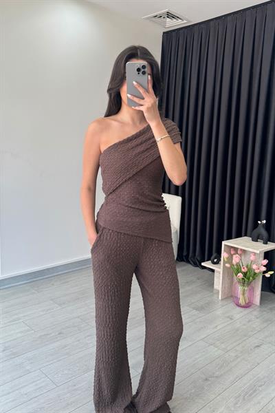 Yona Kahve Omuz Dekolteli Bluz Pantolon Takım