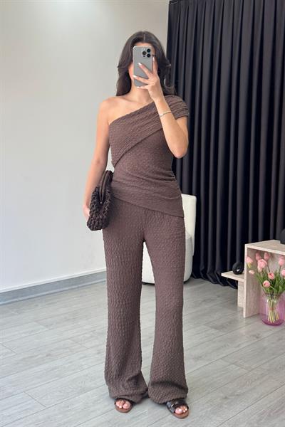 Yona Kahve Omuz Dekolteli Bluz Pantolon Takım