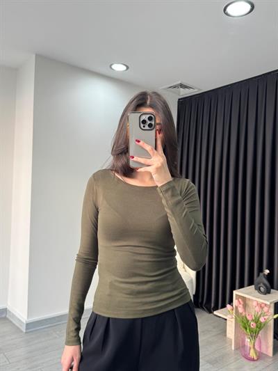 Yumuşak Dokulu Haki Kayık Yaka Body