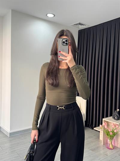 Yumuşak Dokulu Haki Kayık Yaka Body