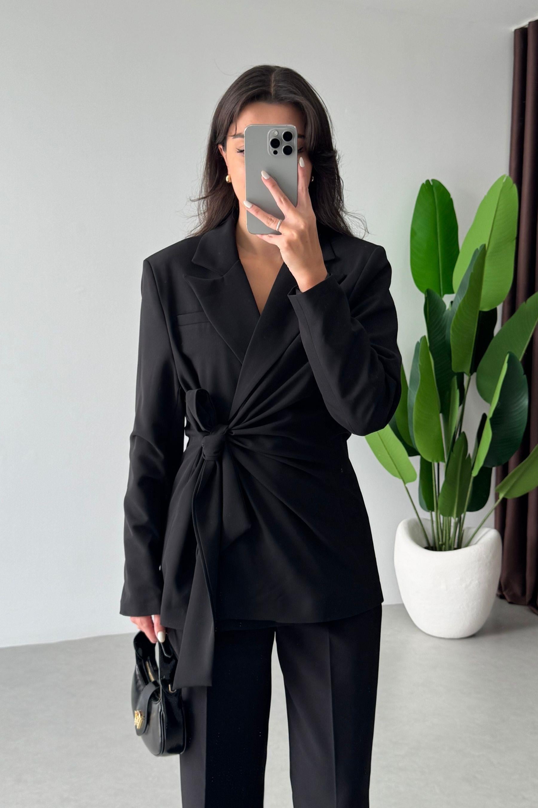 Herry Siyah Bağlama Detay İnce Blazer