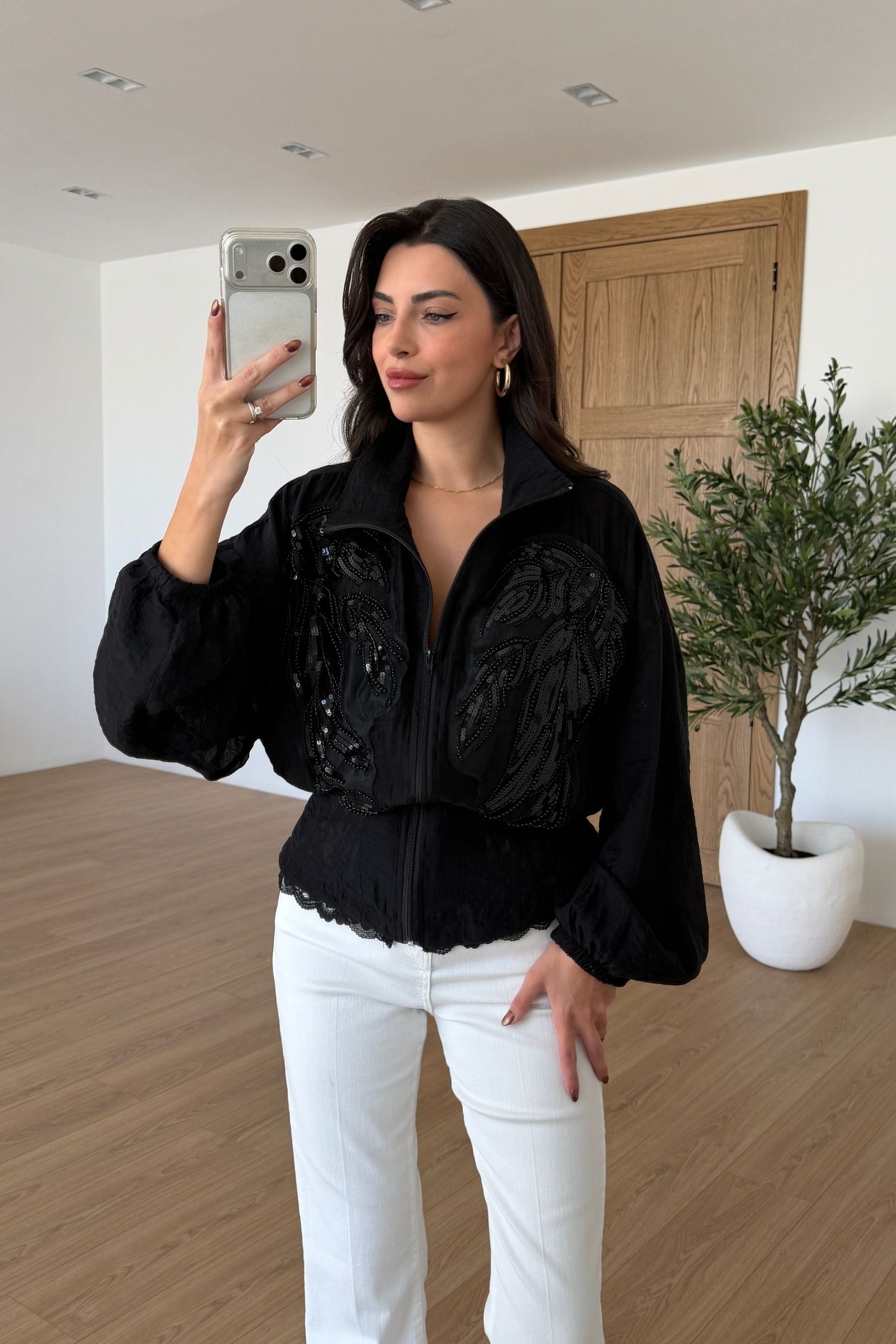 Sandra Siyah Dantelli İşlemeli Tasarım Ceket