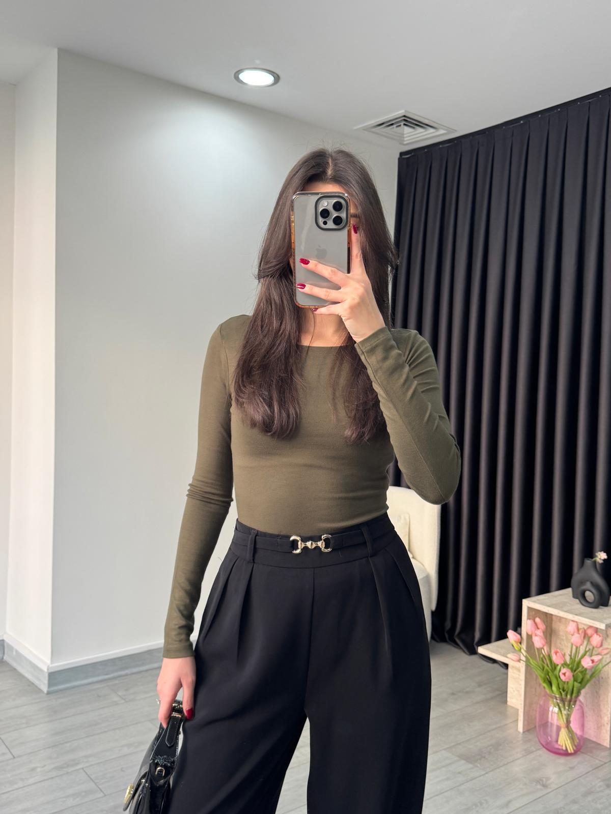 Yumuşak Dokulu Haki Kayık Yaka Body
