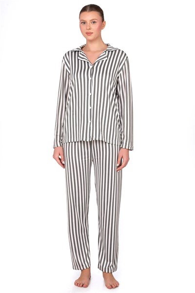 Gri Çizgili Lizbon Kumaş İçi Şardonlu Önden Düğmeli Kadın Pijama Takımı