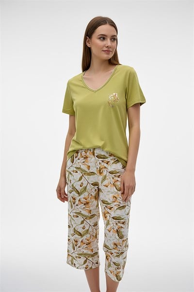Kadın % 100 Ring Viskon V Yaka Altı Desenli Kapri Pijama Takımı | Ekru 40111-3243