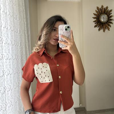 Kiremit Renkli Cep Nakışlı Gömlek