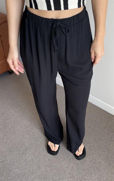 BELİ BAĞLAMALI MARKA MODEL SİYAH PANTOLON