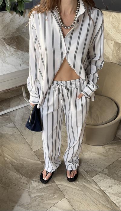 BEYAZ FÜME ÇİZGİLİ MARKA MODEL TAKIM 