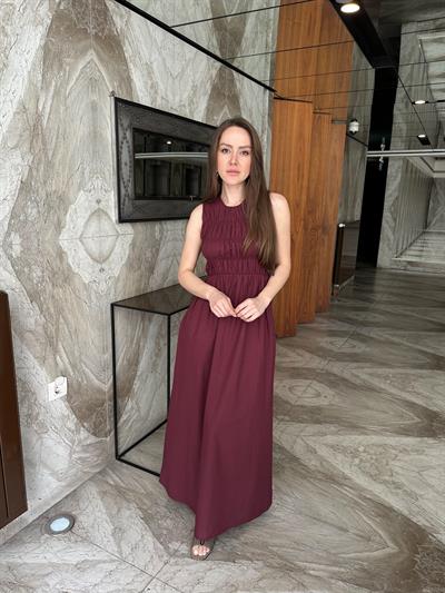 BÜZGÜ DETALI CEPLİ UZUN ELBİSE-BORDO