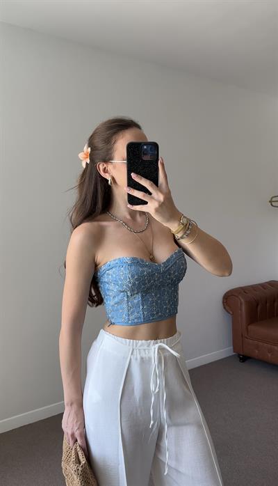 ÇİÇEK DESENLİ MAVİ CROP BLUZ
