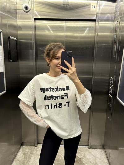 DANTEL DETAYLI EKRU SİYAH BASKILI T-SHİRT