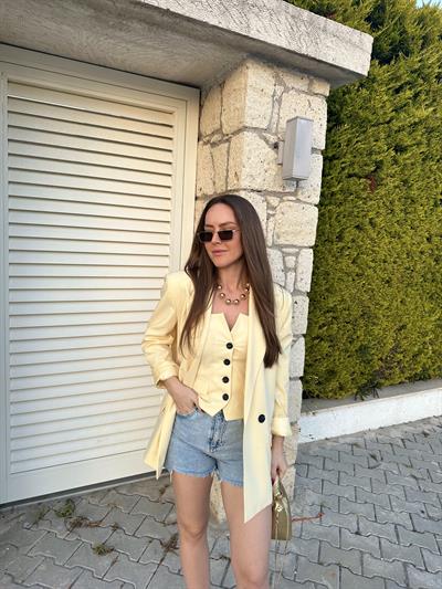 DÜĞMELİ SARI STRAPLEZ BLUZ