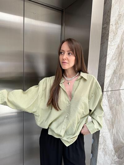 DÜŞÜK OMUZ OVERSİZE TENSEL GÖMLEK - YAĞ YEŞİLİ