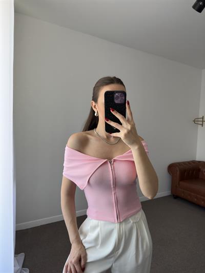 FERMUARLI OMZU AÇIK PEMBE TOP BLUZ