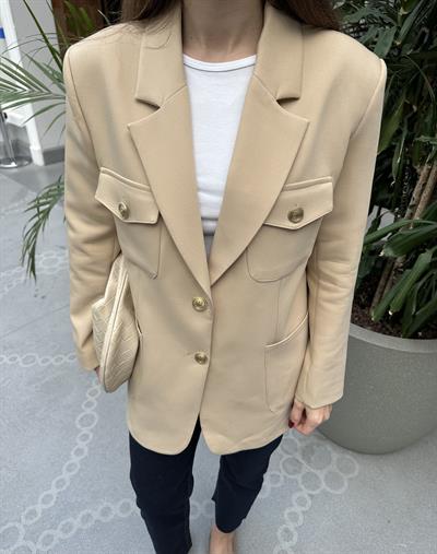 Gold Düğme Detaylı Cepli Krem Blazer Ceket