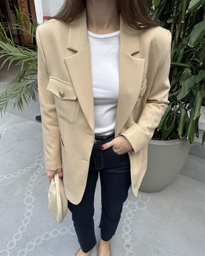 Gold Düğme Detaylı Cepli Krem Blazer Ceket