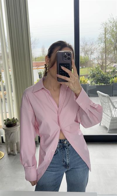 İNCE ÇİZGİLİ DÜĞMELİ OVERSİZE PEMBE GÖMLEK