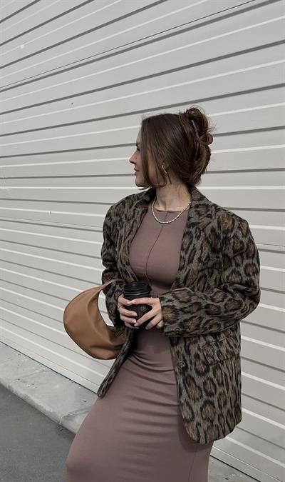 KAHVE LEOPAR DESENLİ İKİ DÜĞMELİ KAŞE CEKET