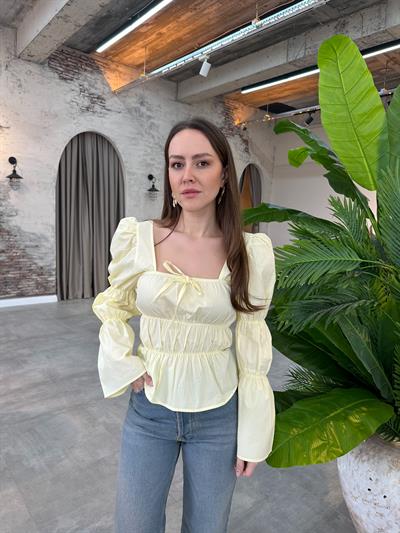 KARE YAKA BÜZGÜLÜ BUTTER YELLOW BLUZ