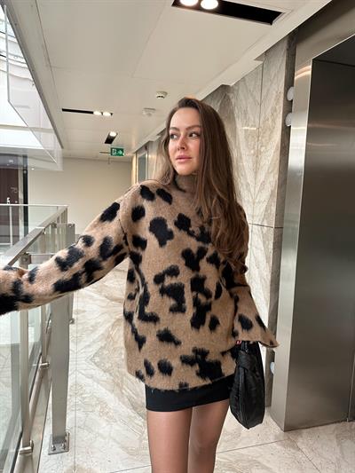 LEOPAR DESEN YUMUŞAK DOKULU KAZAK