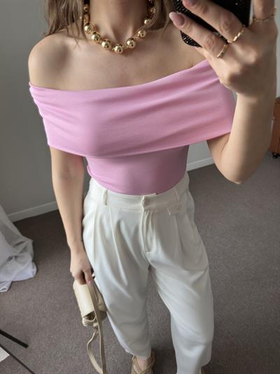 MADONNA YAKA KOLSUZ PEMBE CROP