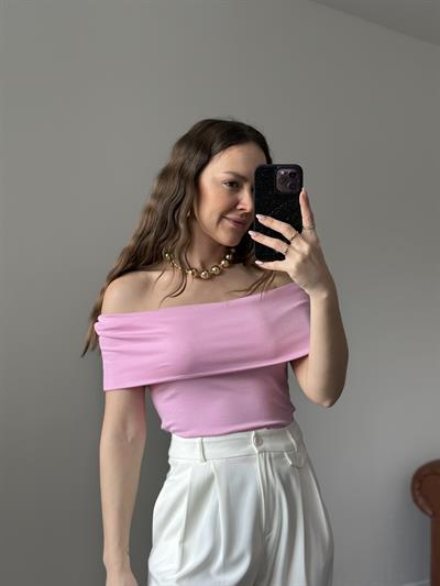 MADONNA YAKA KOLSUZ PEMBE CROP