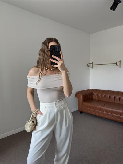 MADONNA YAKA KOLSUZ TAŞ CROP