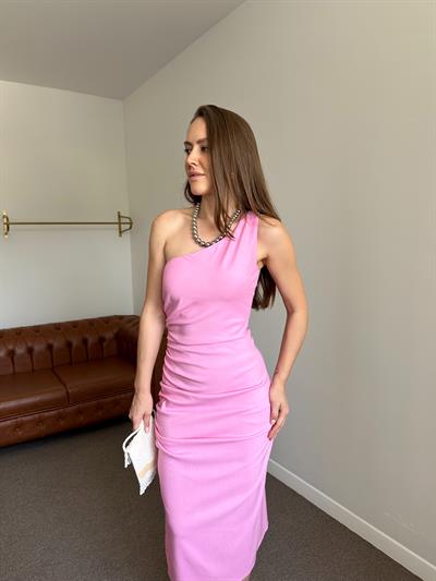 MARKA MODEL BÜZGÜLÜ PEMBE ELBİSE