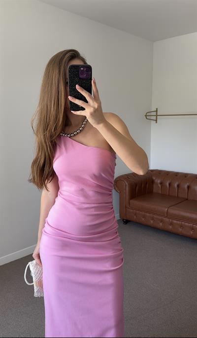 MARKA MODEL BÜZGÜLÜ PEMBE ELBİSE