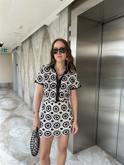 MARKA MODEL DANTEL EKRU SİYAH BLUZ