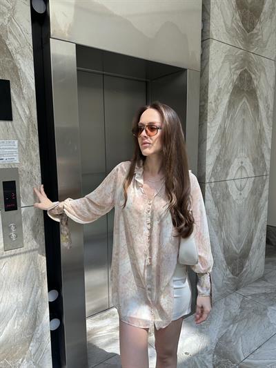 MARKA MODEL DESENLİ DÖKÜMLÜ ŞİFON GÖMLEK