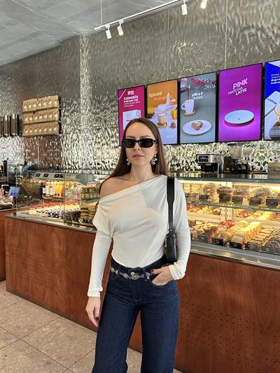 MARKA MODEL EKRU ASİMETRİK YAKA TOP BLUZ