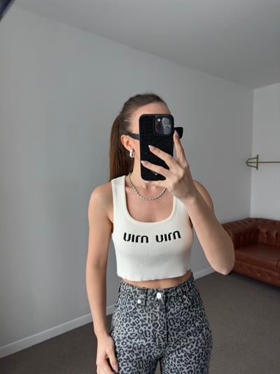 MARKA MODEL ETİKETLİ KARTLI BEYAZ CROP