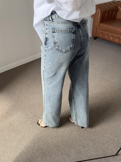 MARKA MODEL KALP TAŞ DETAYLI JEAN