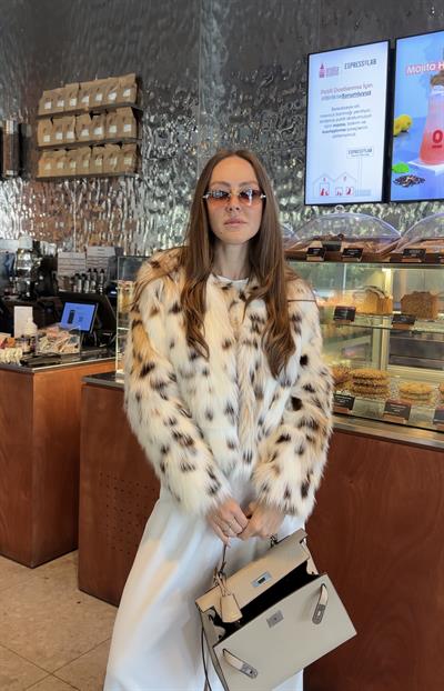 MARKA MODEL LEOPAR DESEN TÜYLÜ KÜRK