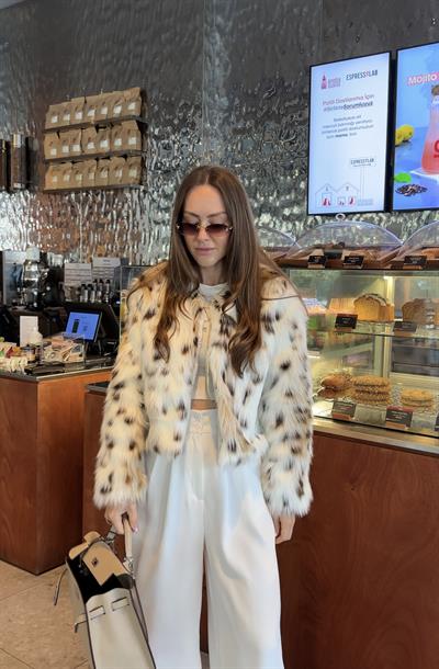 MARKA MODEL LEOPAR DESEN TÜYLÜ KÜRK