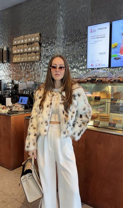 MARKA MODEL LEOPAR DESEN TÜYLÜ KÜRK