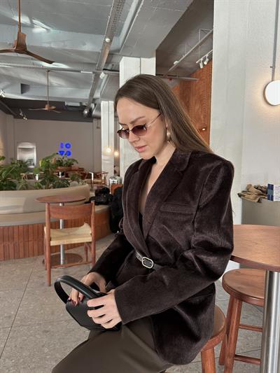 MARKA MODEL PELUŞLU KEMER DETAYLI ACI KAHVE BLAZER CEKET