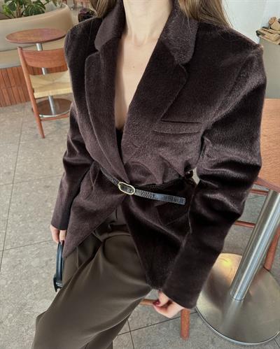 MARKA MODEL PELUŞLU KEMER DETAYLI ACI KAHVE BLAZER CEKET