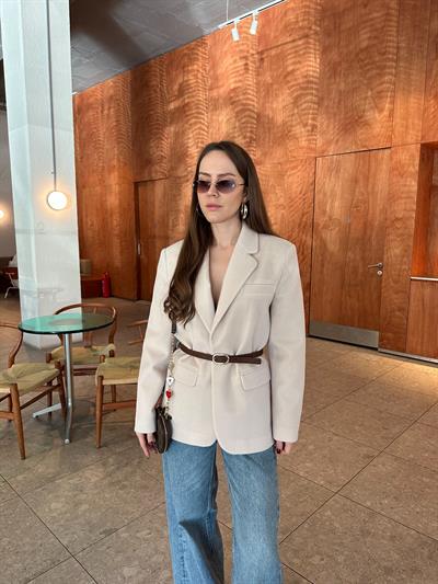 MARKA MODEL PELUŞLU KEMER DETAYLI EKRU BLAZER CEKET